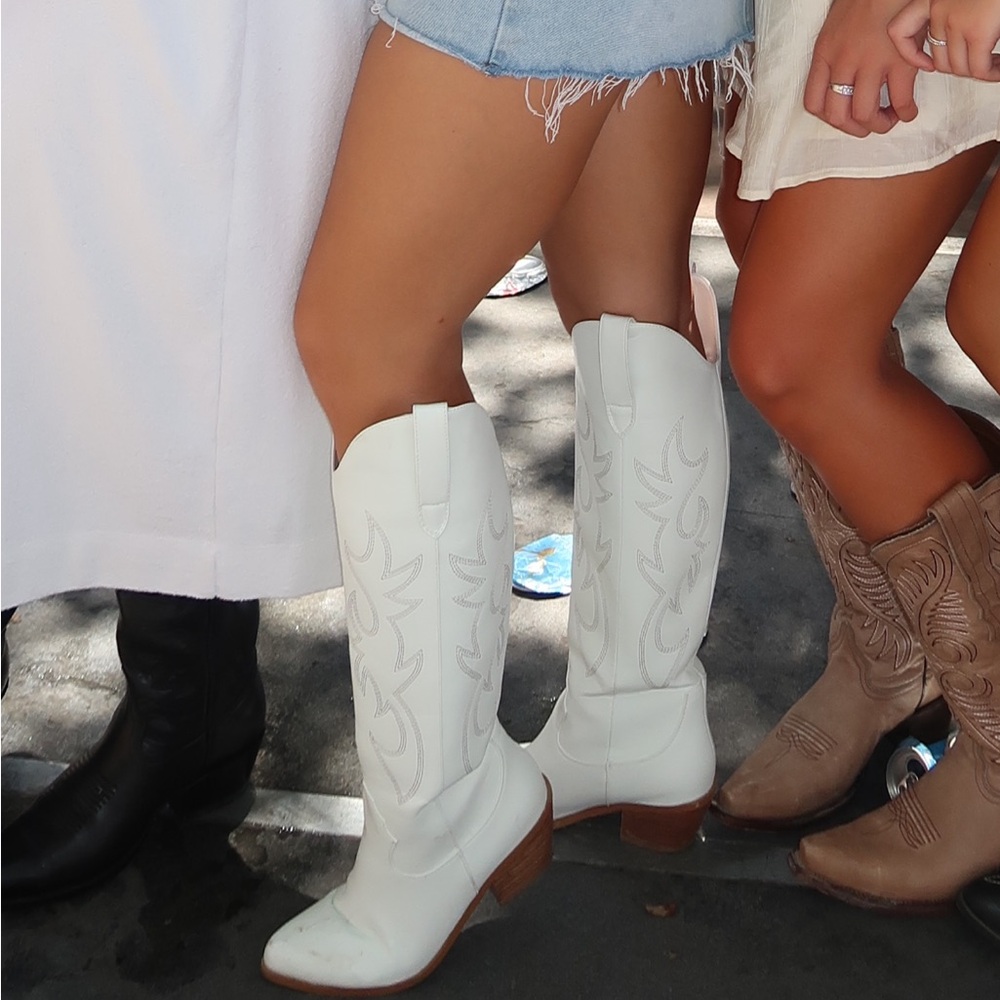 White Heeled Boots with Western Style
